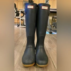 Hunter rain boots in black